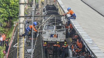 FOTO: Penampakan Lokomotif Argo Bromo Usai Dilepas dari Gerbong KRL
