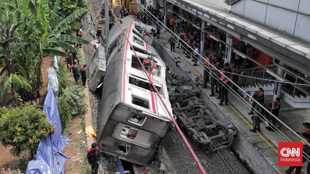 Kronologi Kecelakaan Versi Menhub: KRL Terhenti karena Kerumunan Warga
