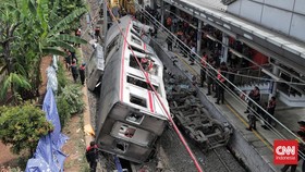 Polisi Usut Kasus Taksi Tertemper KRL, Kecelakaan Kereta Urusan KNKT