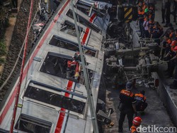 Video: Proses Evakuasi Gerbong KRL di Stasiun Bekasi Timur Masih Berlangsung