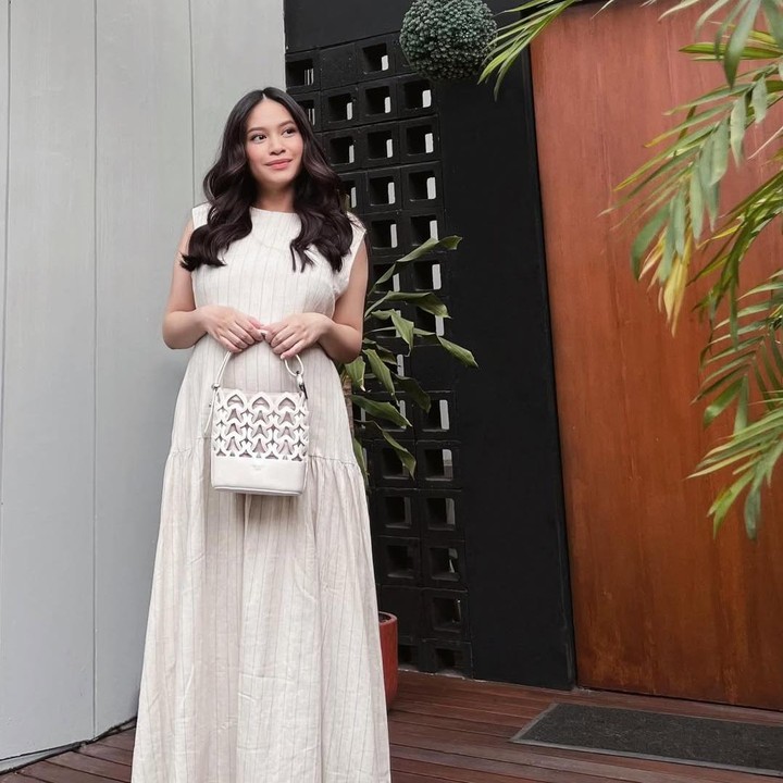 <p>Artis Hanggini tengah menikmati masa kehamilan pertamanya, Bunda. Sejak mengumumkan kehamilannya, Hanggini mulai sering pamer <em>baby bump</em>. Tak hanya itu, istri aktor Luthfi Aulia ini juga sempat membagikan perjalanan kehamilan pertamanya ke publik. (Foto: Instagram @hanggini)</p>
