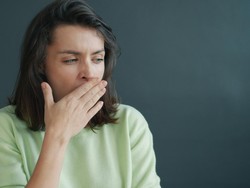 5 Cara Menghilangkan Bau Pipis Kucing di Kasur, Lantai, dan Tembok, Cobain!