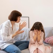 3 Kebiasaan Orang Tua yang Bisa Menimbulkan Luka Batin pada Anak