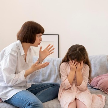 3 Kebiasaan Orang Tua yang Bisa Menimbulkan Luka Batin pada Anak