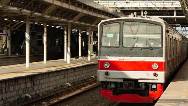 Penumpang Melahirkan di KRL Green Line, Persalinan Dibantu Petugas