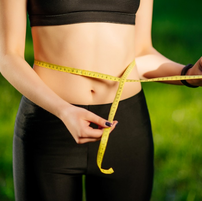 Konsumsi natto dapat bermanfaat untuk menurunkan berat badan. Kandungan serat tinggi di dalamnya membuat tubuh merasa kenyang lebih lama, sehingga membantu menjaga berat badan.