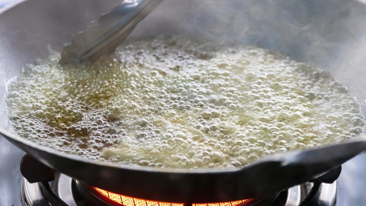 Penyebab Minyak Berbusa Saat Dipakai Menggoreng Dan Cara Mengatasinya