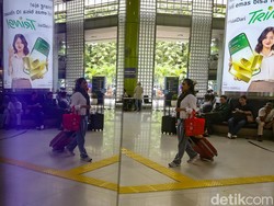 Tak Hanya Layani Kereta Jarak Jauh, Stasiun Gambir Juga Jadi Perhentian KRL