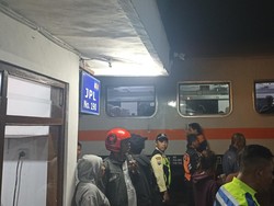 Mogok di Pelintasan, Dump Truk di Blitar Dihantam KA Dhoho