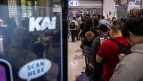 Shuttle Bus Stasiun Bekasi Diadang Sopir Angkot Usai Kereta Tabrakan