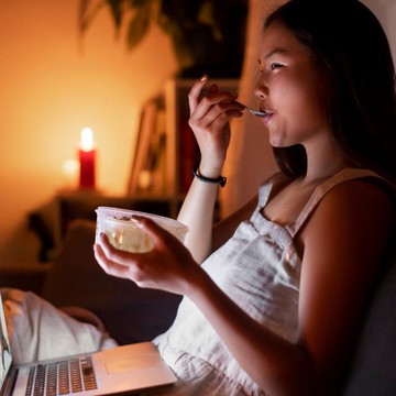 Lakukan 3 Hal Ini di Malam Hari untuk Bantu Turunkan Berat Badan
