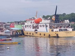 KM Sabuk Nusantara 106 Tabrak Penginapan di Malteng gegara Gangguan Mesin