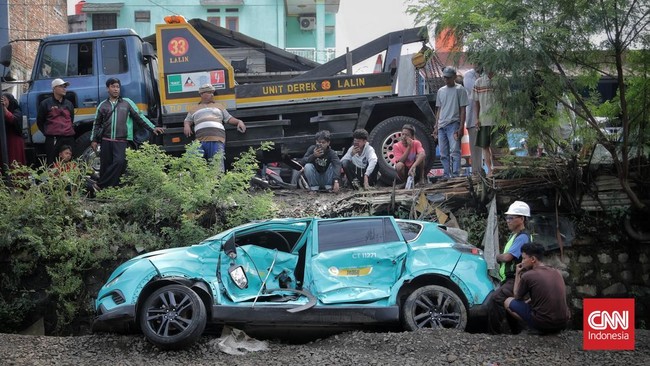 Kementerian Perhubungan akan evaluasi taksi Green SM setelah tabrakan kereta di Bekasi. Langkah ini untuk mencegah kecelakaan serupa di masa depan.