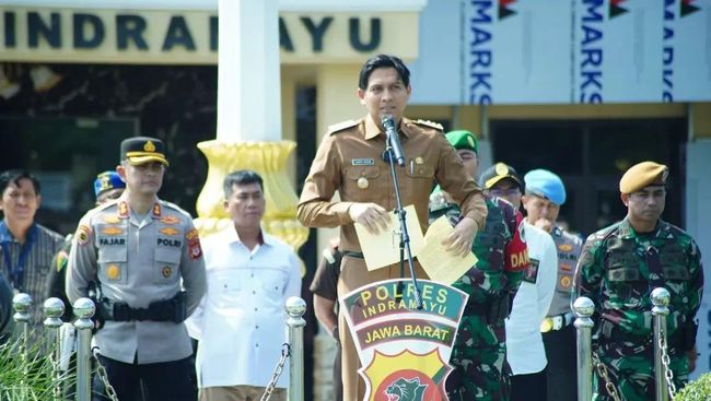 Kantor Bupati Lucky Hakim Dilempari Puluhan Ular gegara Tak Temui Pendemo
