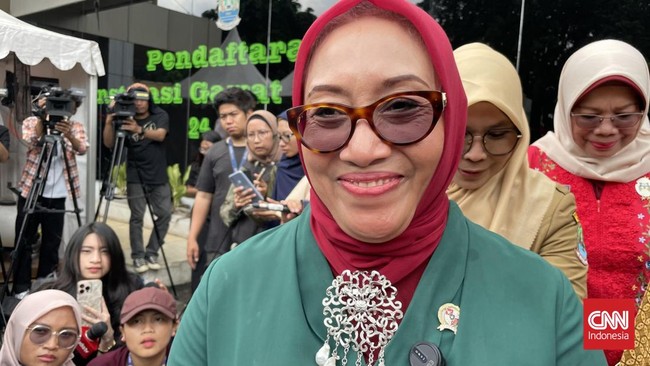 Menteri PPPA Arifah Fauzi meminta maaf atas usulan pemindahan gerbong wanita KRL ke tengah setelah kecelakaan kereta di Bekasi Timur.