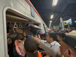 Video: Momen Dramatis Evakuasi Korban Terjepit dalam Tabrakan 2 Kereta