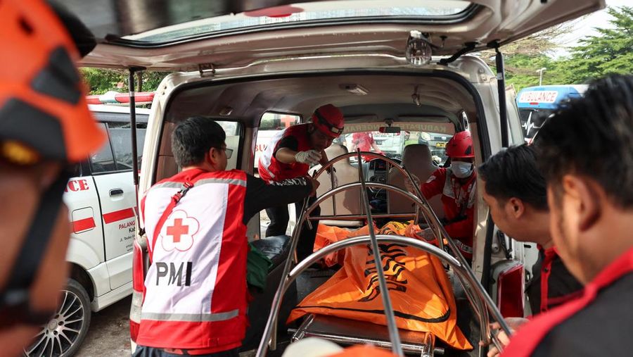 PT Kereta Api Indonesia (Persero) mencatat sebanyak 240 penumpang KA Argo Bromo Anggrek selamat. Sementara itu, penumpang KRL tercatat 7 orang meninggal bumi dan 82 orang mengalami luka-luka nan saat ini telah mendapatkan penanganan medis, Selasa (