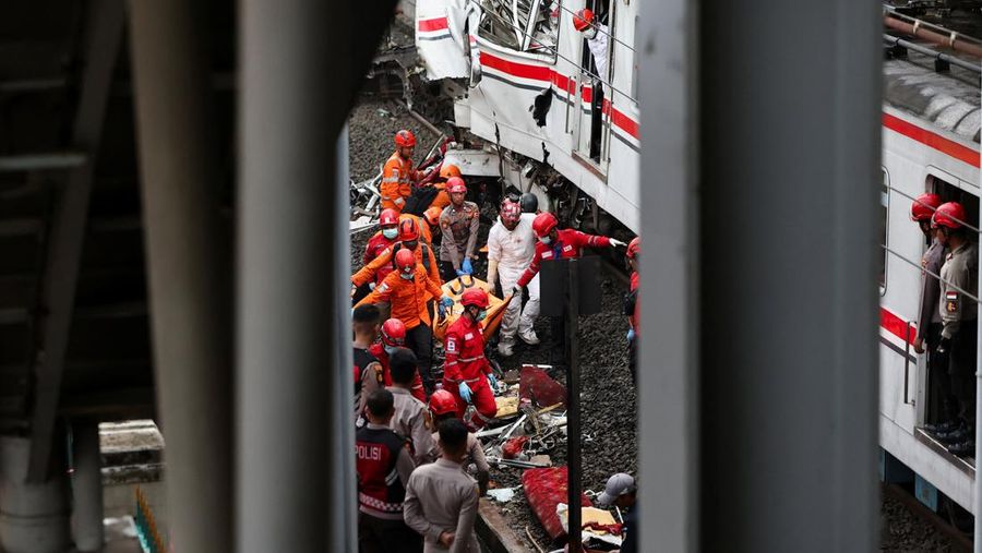 PT Kereta Api Indonesia (Persero) mencatat sebanyak 240 penumpang KA Argo Bromo Anggrek selamat. Sementara itu, penumpang KRL tercatat 7 orang meninggal bumi dan 82 orang mengalami luka-luka nan saat ini telah mendapatkan penanganan medis, Selasa (