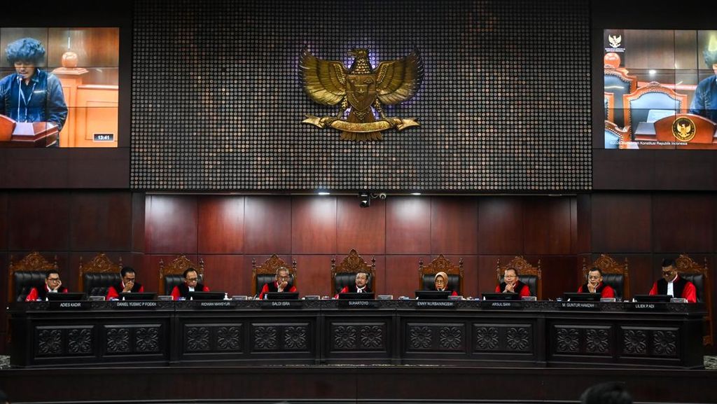 Ramai Uji Materi KUHP di MK: Soal Perzinaan hingga Penghinaan Presiden