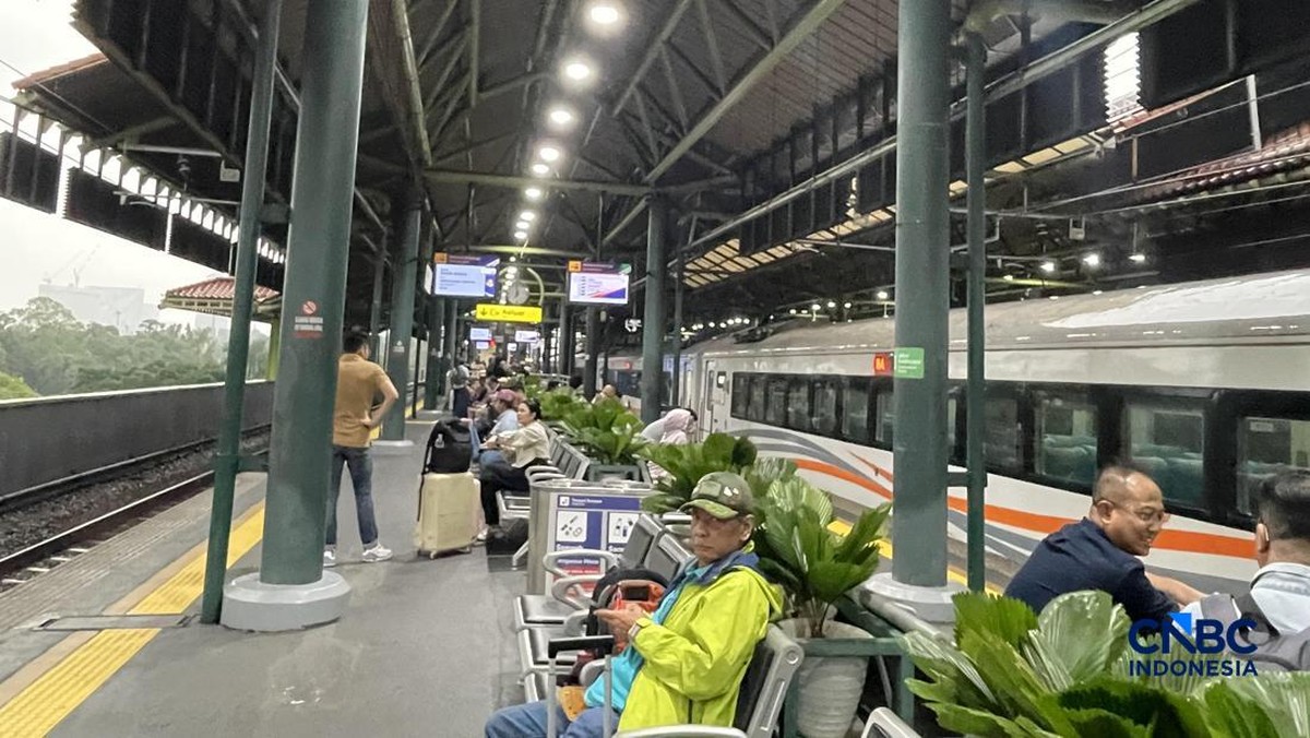 Prabowo Perintahkan Bos KAI Segera Renovasi Stasiun Gambir