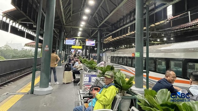 Prabowo Perintahkan Bos KAI Segera Renovasi Stasiun Gambir