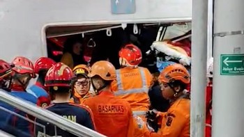 Situasi Emergency Stasiun Bekasi usai Tabrakan Dua Kereta