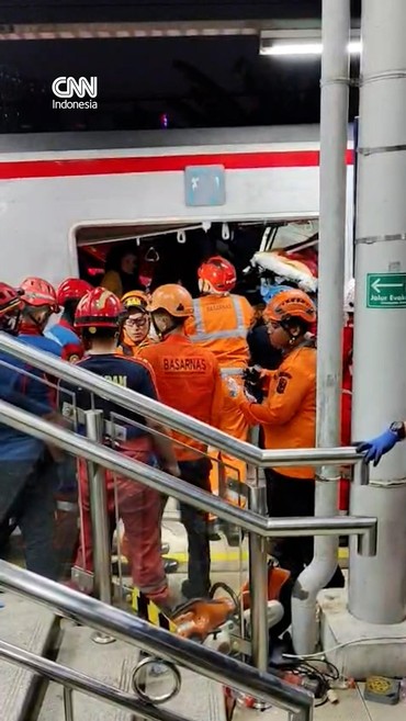 Situasi Emergency Stasiun Bekasi usai Tabrakan Dua Kereta