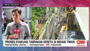 VIDEO: Proses Evakuasi Tabrakan Kereta di Bekasi Timur