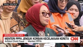 VIDEO: Menteri PPPA Jenguk Korban Kecelakaan Kereta