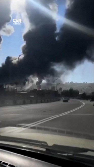 Serangan Drone Ukraina Picu Kebakaran Besar Kilang Minyak Rusia