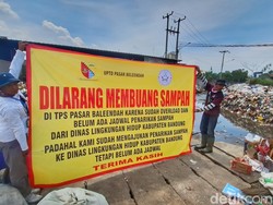 Jorok! Sampah Menggunung di Pasar Baleendah Bandung