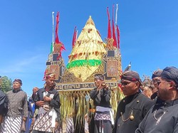 Masyarakat Pesisir Munjungan Trenggalek Gelar Upacara Adat Longkangan