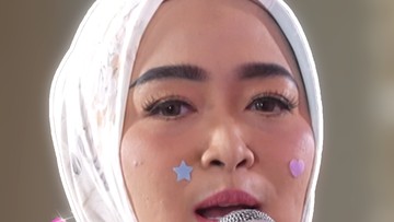 Berita Seputar Selebriti Insertlive Terkini : Video: Saling Percaya, Vega Darwanti LDM Selama 18 Tahun