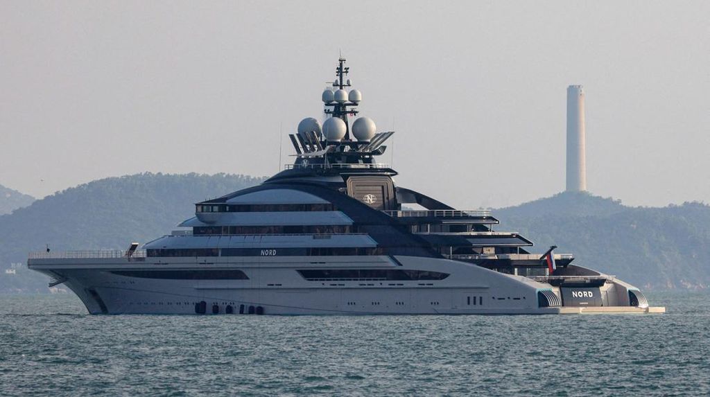 Yacht Super Mewah Rp8,6 T Milik Taipan Rusia Lewati Selat Hormuz