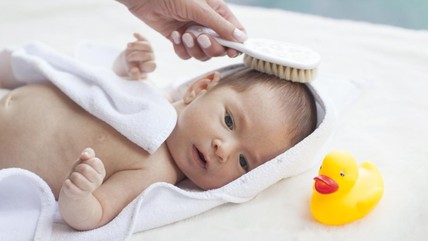 10 Rekomendasi Hair Lotion Bayi yang Bagus & Bantu Cepat Menumbuhkan Rambut