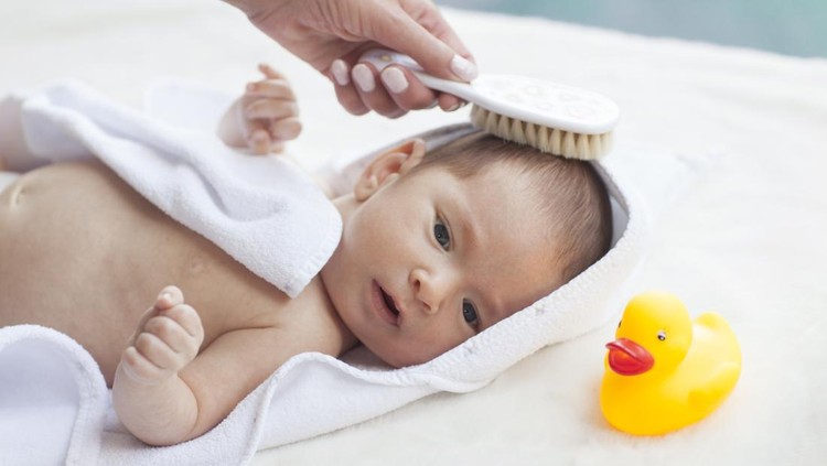 10 Rekomendasi Hair Lotion Bayi yang Bagus & Bantu Cepat Menumbuhkan Rambut