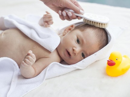10 Rekomendasi Hair Lotion Bayi yang Bagus & Bantu Cepat Menumbuhkan Rambut