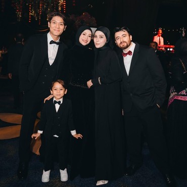7 Style Kondangan Abang L Anak Rizky Billar & Lesti Kejora Pakai Jas & Dasi Kupu-kupu
