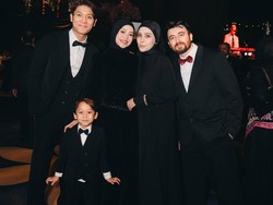 7 Style Kondangan Abang L Anak Rizky Billar & Lesti Kejora Pakai Jas & Dasi Kupu-kupu