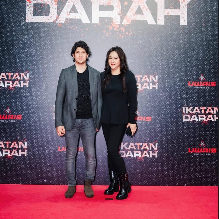 <p>Potret penampilan Audy yang makin langsing juga terlihat saat menemani sang suami di acara premier film <em>Ikatan Darah</em> belum lama ini. Audy terlihat menawan saat mengenakan baju bernuansa warna hitam. (Foto: Instagram @audyitem)</p>