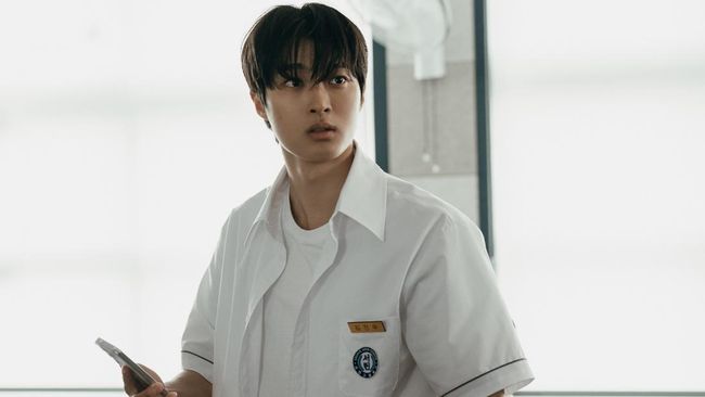 Potret Tampan Baek Sun Ho, Aktor yang Curi Perhatian di Serial If Wishes Could Kill
