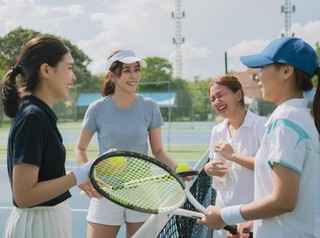 Tampil Sporty Sekaligus Stylish dengan Outfit Tennis Wanita yang Nyaman & Standout!