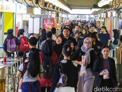 Video: Lautan Manusia di Blok M Saat Long Weekend