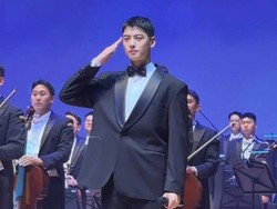 Penampilan Perdana Cha Eun Woo Usai Skandal Pajak, Nyanyi di Orkestra