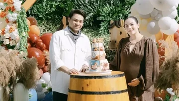 Kabar Terkini Artis dari InsertLive : 7 Momen Bahagia Chelsea Islan dan Suami Umumkan Jenis Kelamin Anak dengan Tema Koboi