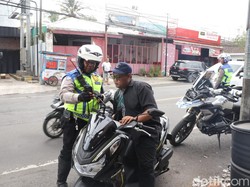 Polda Jatim Tindak Pelanggar dengan Handheld, Optimalkan Gakkum Presisi