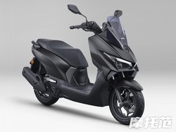 Honda Rilis Motor Matic Perkawinan PCX dan Vario
