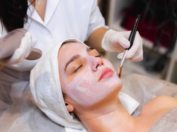 Eks Putri Indonesia Riau Jadi Tersangka Dugaan Praktik Kecantikan Ilegal