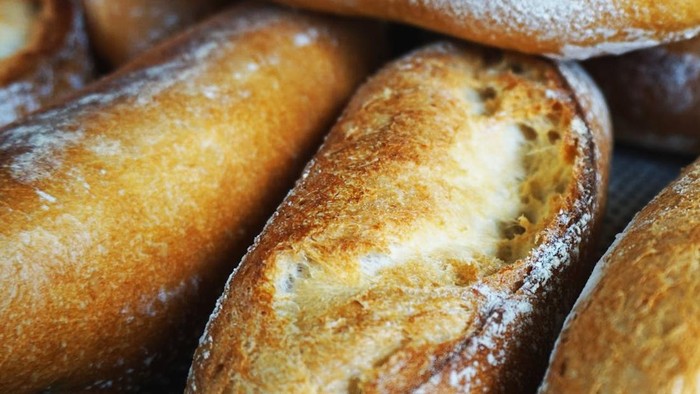 Perbedaan Baguette dan Roti Tawar, Mana yang Lebih Sehat?