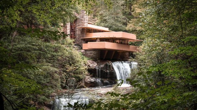 Menyatu Dengan Alam, Rumah Mewah Ini Dibangun Di Atas Air Terjun